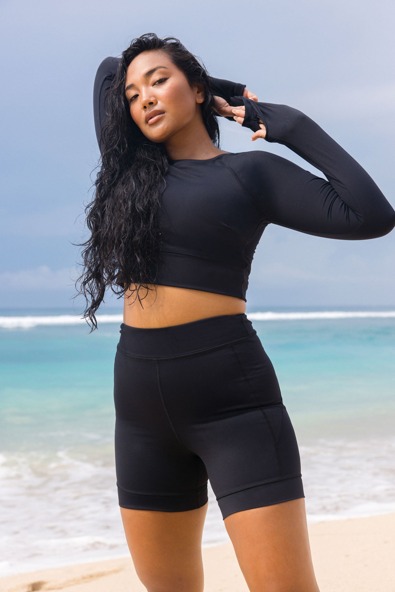 ASH CROPPED RASH GUARD - BLACK SAND