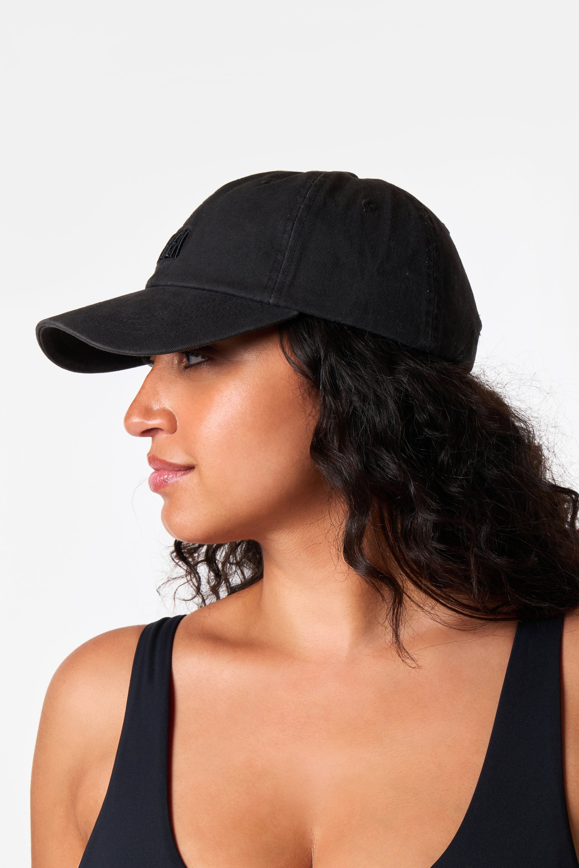 SHEILA LOGO CAP - BLACK SAND