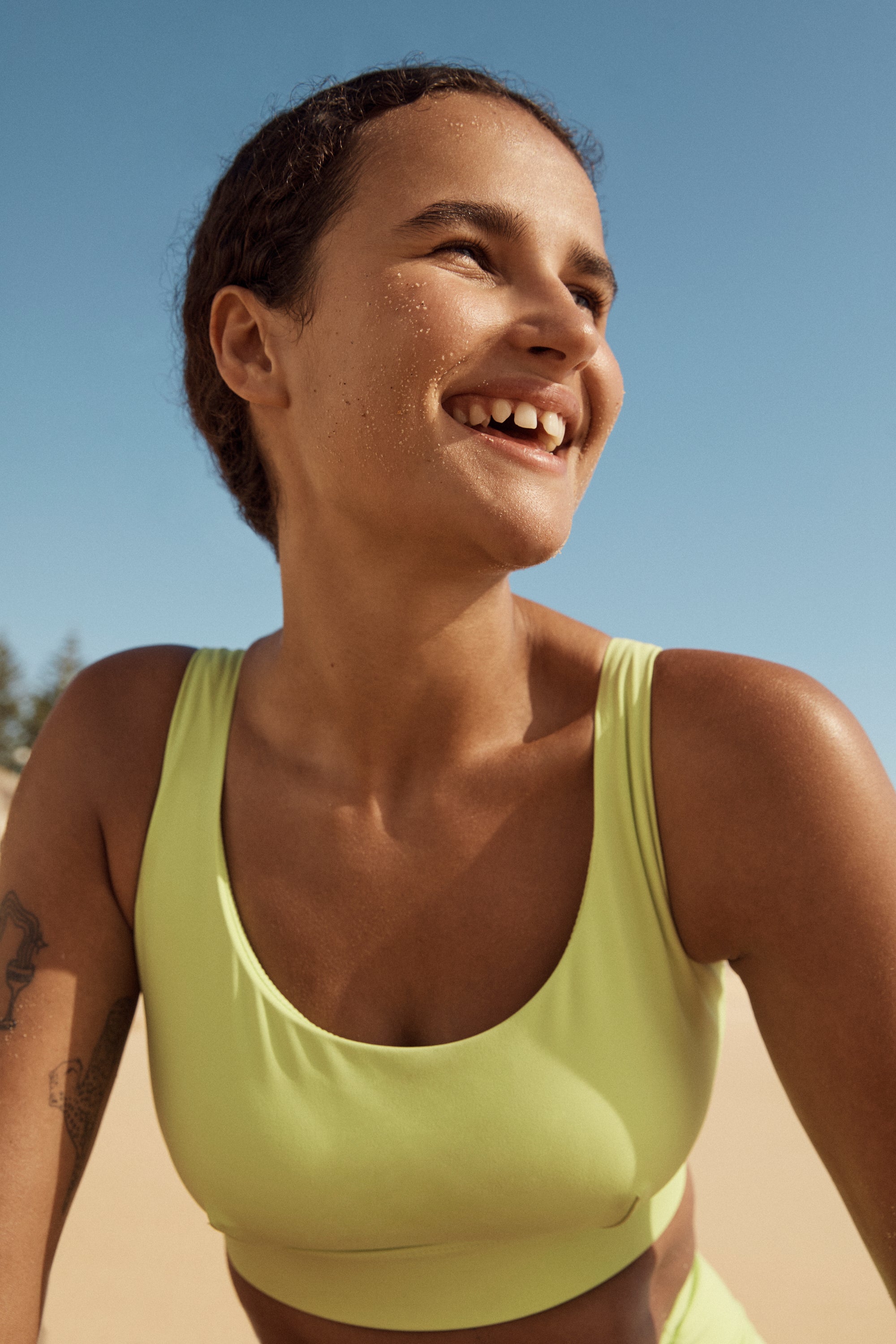 NELLIE SCOOP BIKINI TOP - LIME LIGHT